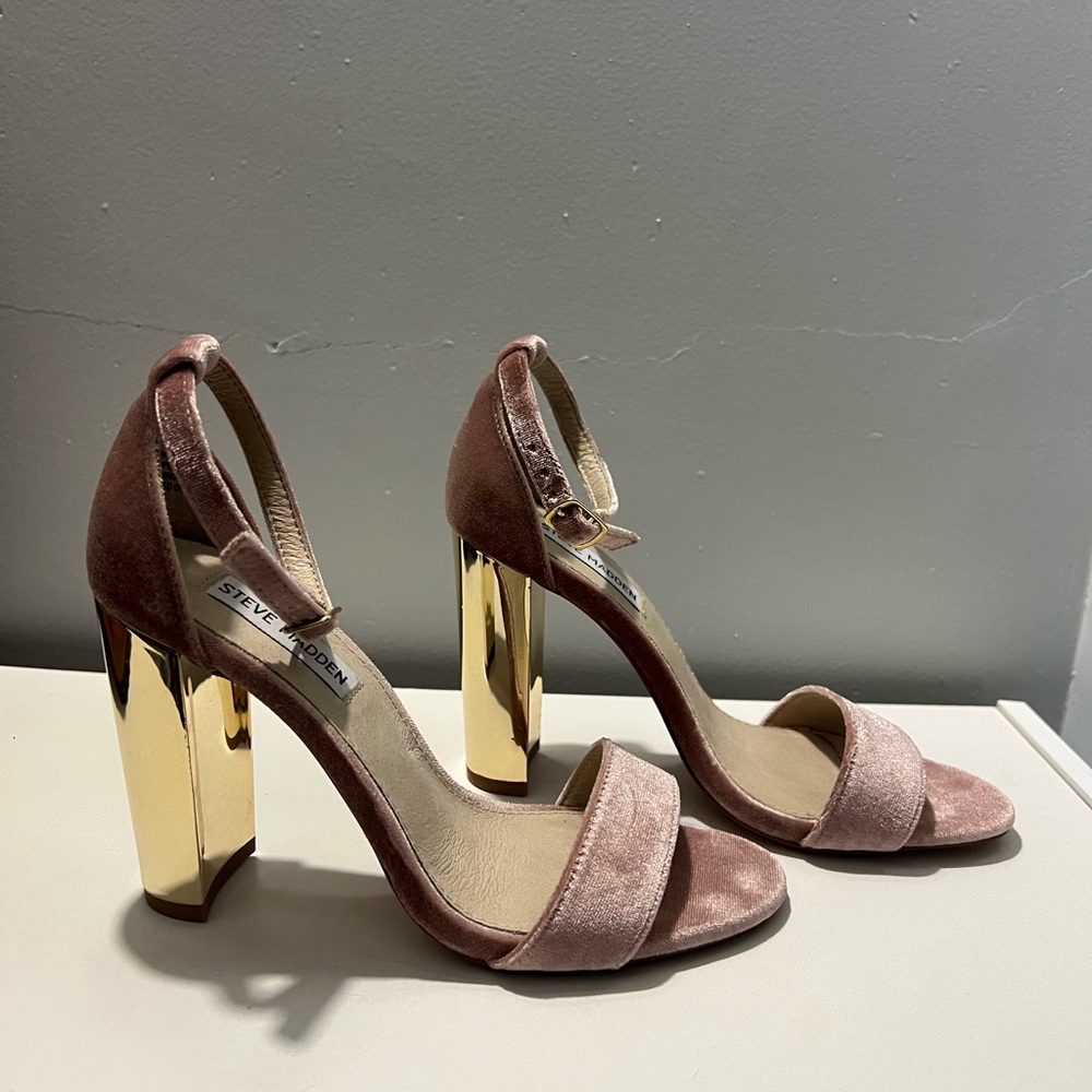 NWOT Steve Madden Velvet Pumps with Gold Metallic Block Heel Size 7
